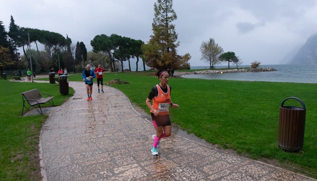 (Nella foto un passaggio di Dalila Aissaoiu nella gara dei 10 km. - foto di Renzo Mescalchin)