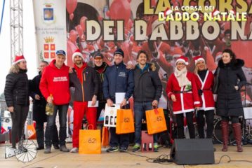 Il podio della Corsa dei babbi Natale di Noale, con il nostro Massimiliano Gostoli