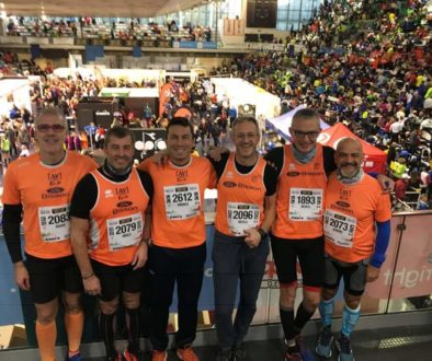 Sei aranciovestiti partecipanti alla Maratona di Reggio Emilia