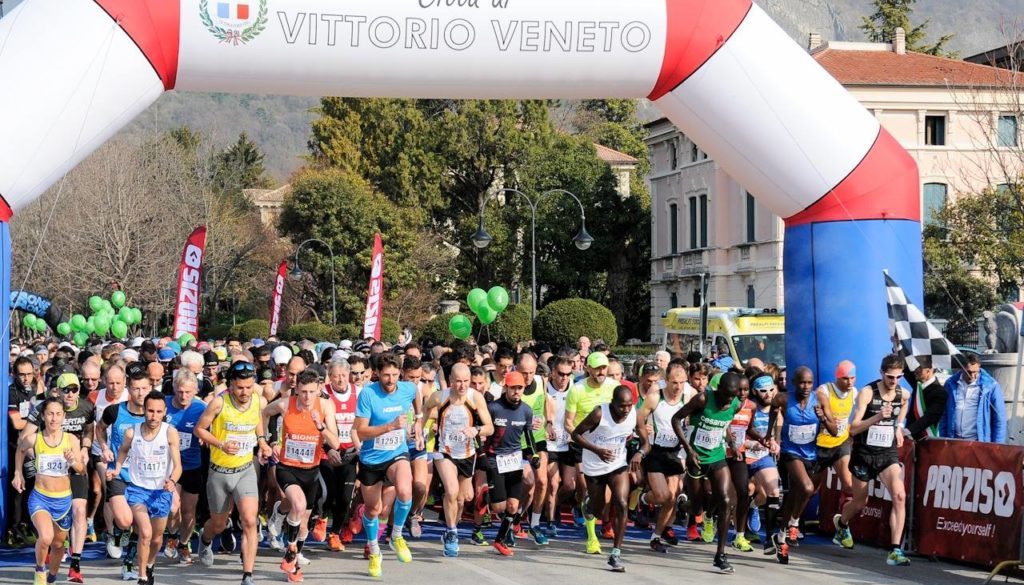 La partenza della Maratonina della Vittoria (foto dalla pagina Facebook della Fidal Veneto)