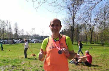 Nella foto tratta dal suo profilo Facebook, Giorgio con la sua ennesima medaglia al collo, dopo la Mezza di Torino)