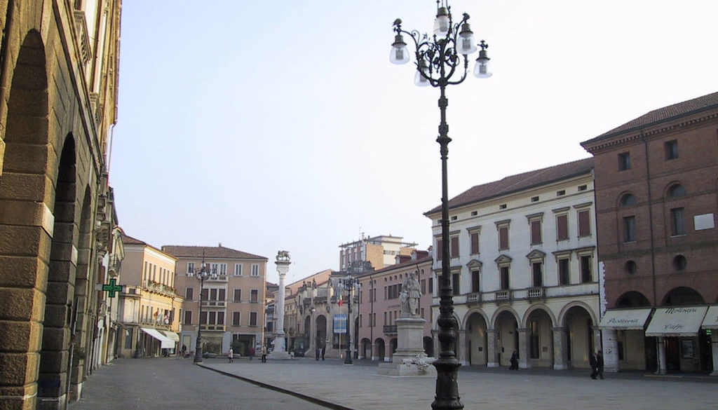 1280px-Piazza_vittorio_emanuele_rovigo