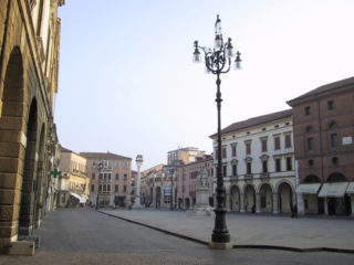 1280px-Piazza_vittorio_emanuele_rovigo