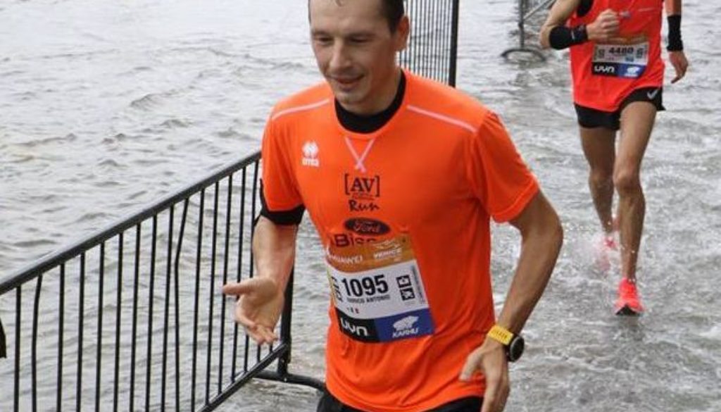 Enrico Antonio Cenzato impegnato alla Venice Marathon 2018
