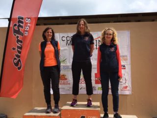 Lorena (la prima a sinistra) sul podio del Corfù Mountain Trail