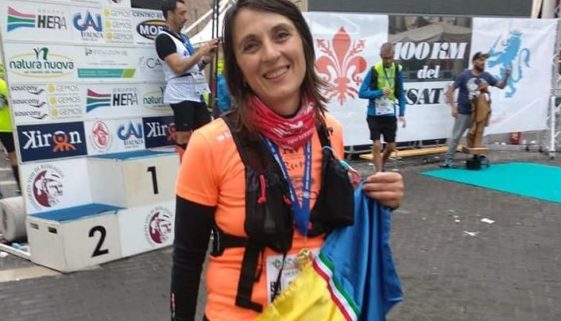 Rodica al termine della 100 km. del Passatore con la bandiera della sua Moldova Rodica al termine della 100 km. del Passatore con la bandiera della sua Moldova