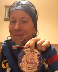 Federica Menti con la medaglia di finisher della DXT 2019 Federica Menti con la medaglia di finisher della DXT 2019
