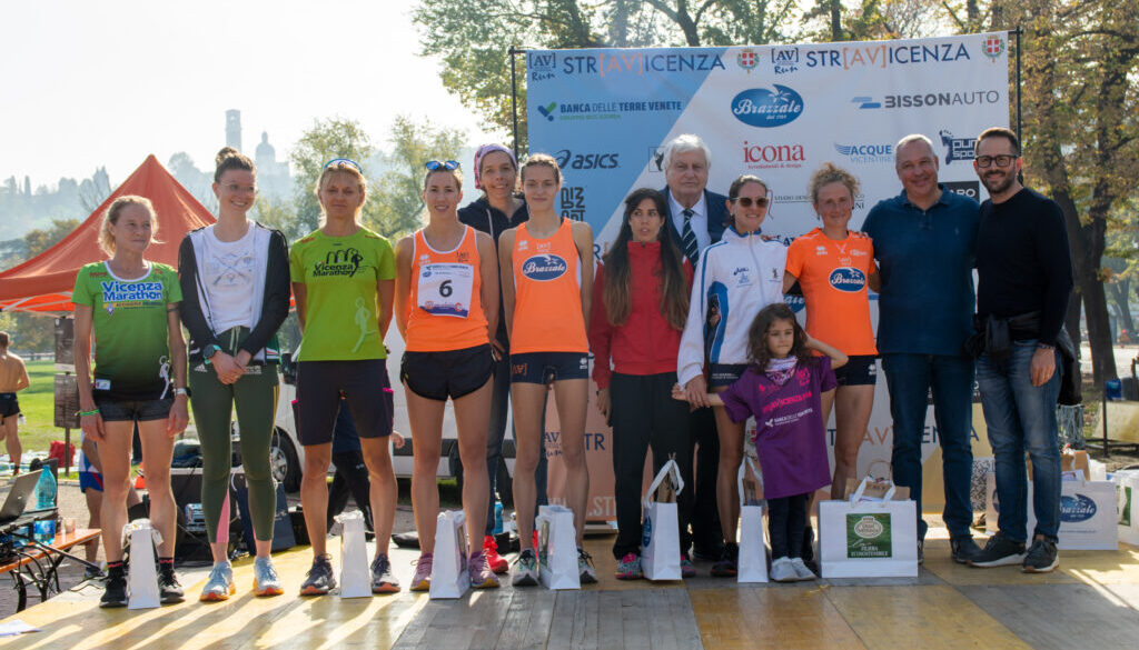 Foto podio femminile StrAVicenza 30.10